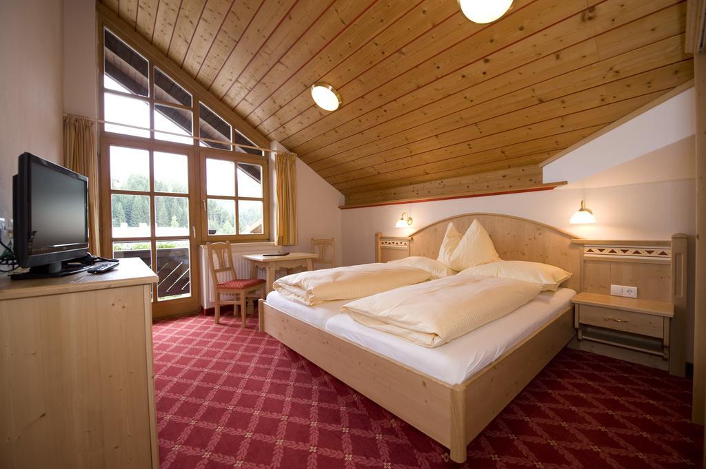 Hotel Bischofsmütze Filzmoos Habitación foto